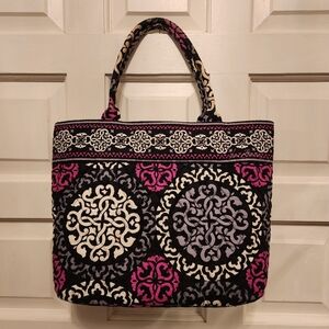 VERA BRADLEY SHOULDER BAG, Excellent Condition 1 NonZip Pocket Inside
